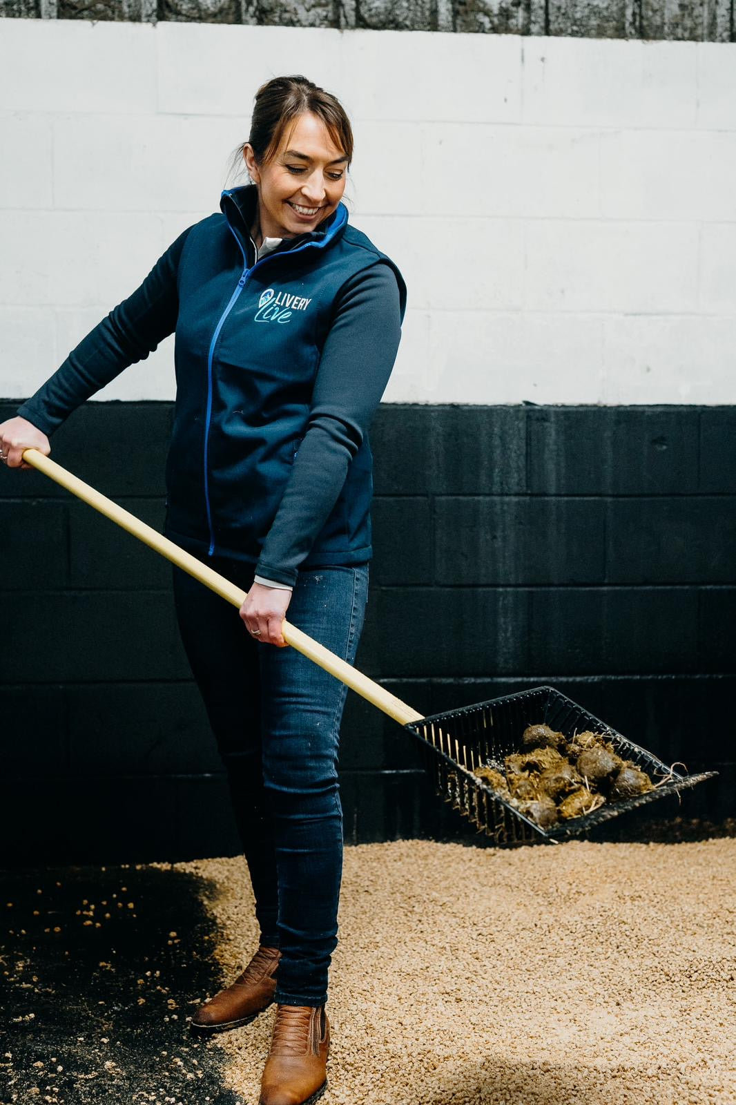 Pine crumb pellet  horse bedding